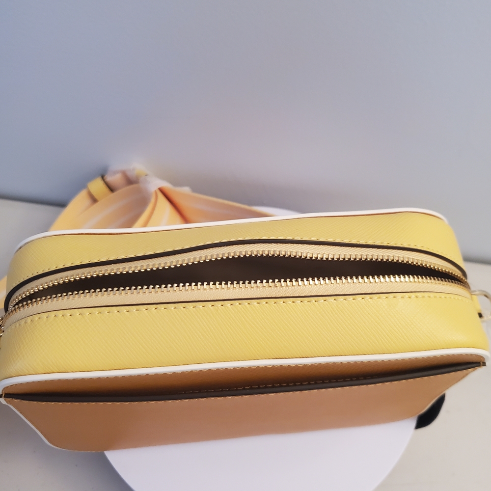 Kate Spade Oh Snap Squash Blossom Bag. NWT. - Picture 5 of 6